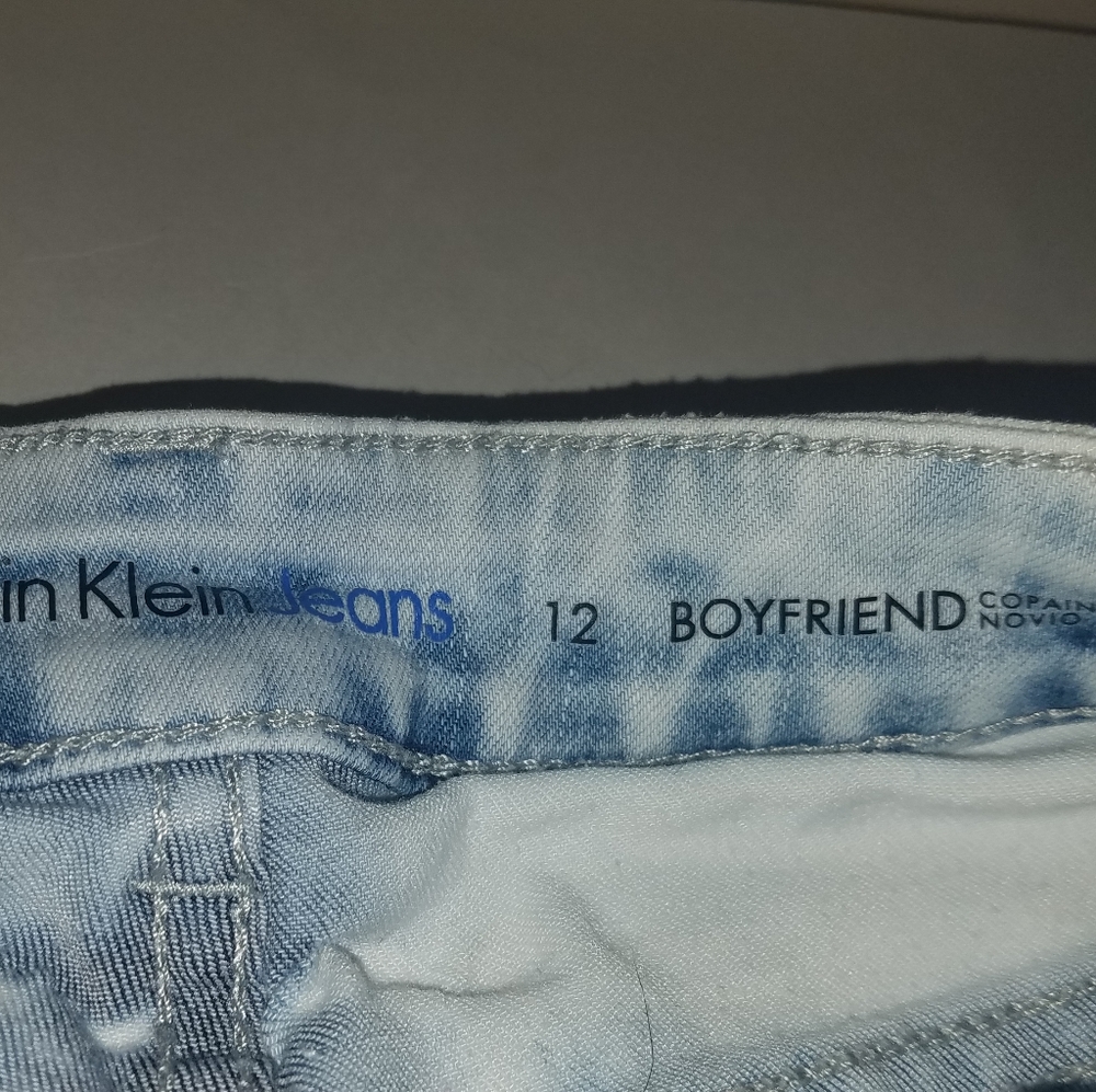 Calvin Klein Jean shorts. Acid wash. - Picture 4 of 7